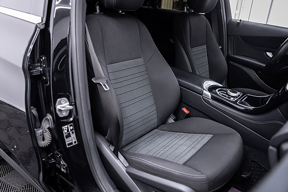 Mercedes-Benz GLC300 de 27 of 27