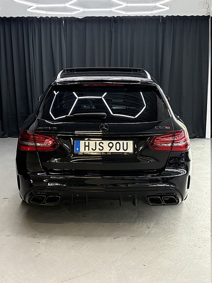 Mercedes-Benz C63 10 of 14