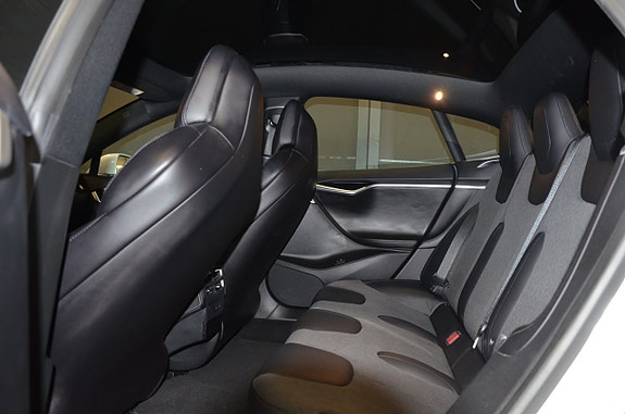 Tesla Model S 17 of 21