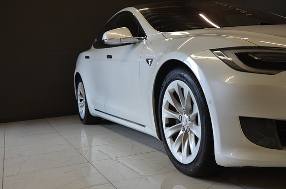 Tesla Model S 5 of 5