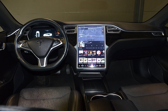 Tesla Model S 13 of 21
