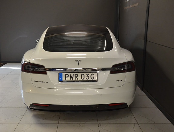Tesla Model S 7 of 21