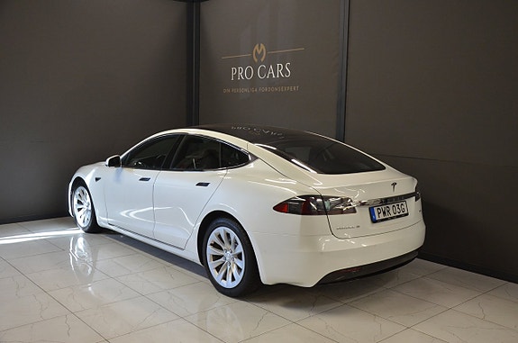 Tesla Model S 2 of 5