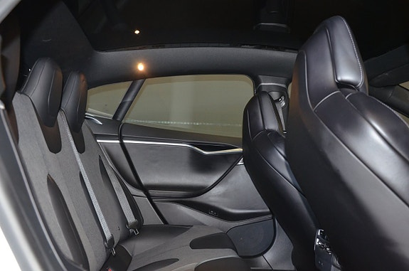Tesla Model S 15 of 21