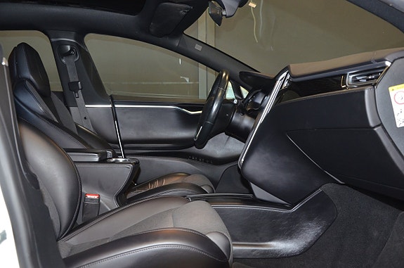 Tesla Model S 12 of 21