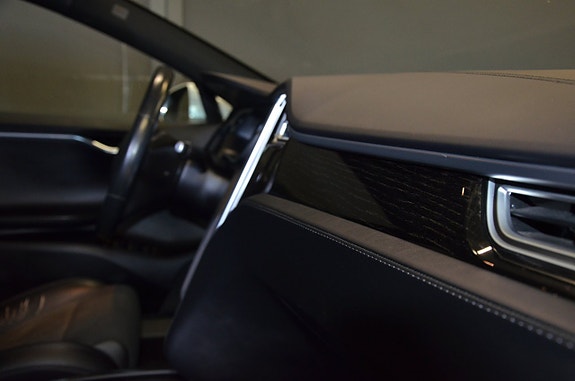 Tesla Model S 14 of 21