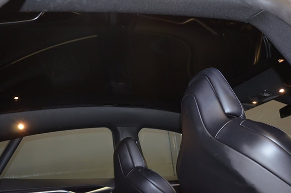 Tesla Model S 16 of 21