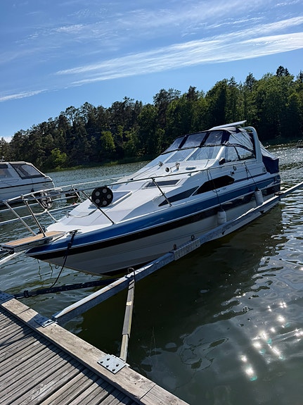 Bayliner 2455 (ny motor) påkostad höstpris 2 of 10