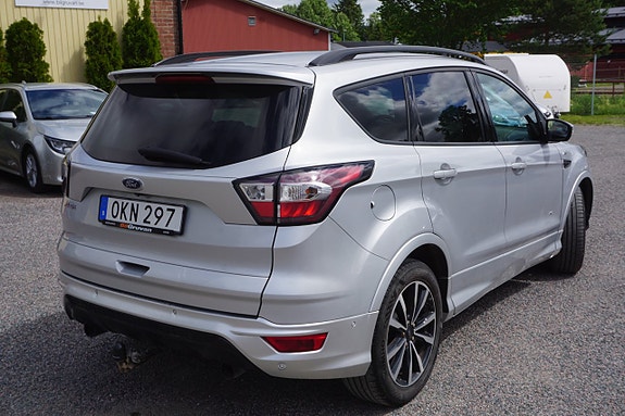 Ford Kuga 2 of 5