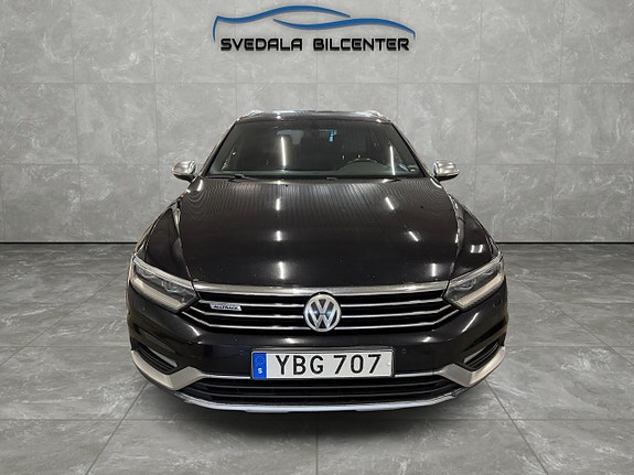 Volkswagen Passat Alltrack 2 of 5
