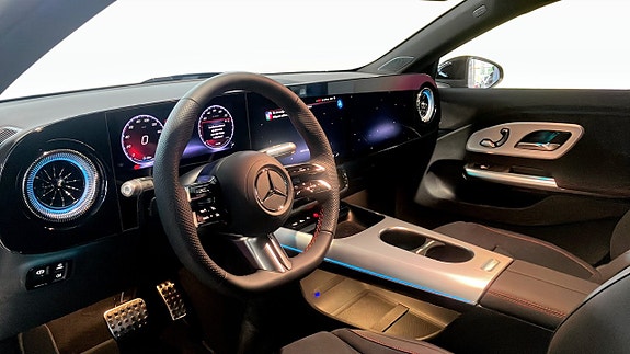 Mercedes-Benz CLA250+ 3 of 5