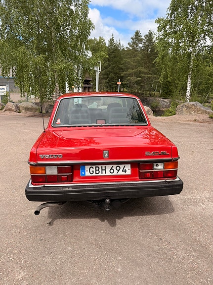 Volvo 240 4 of 5