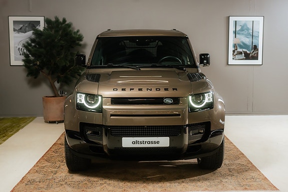 Land Rover Defender 110 3 of 5