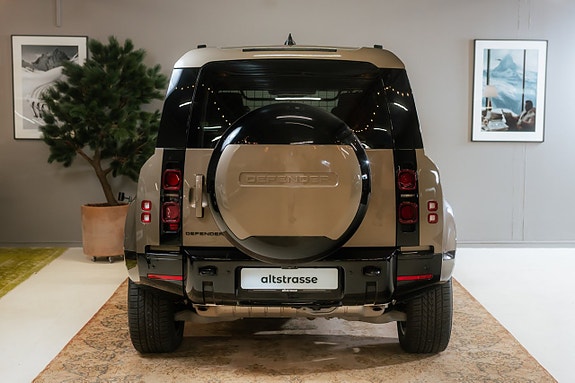 Land Rover Defender 110 4 of 5