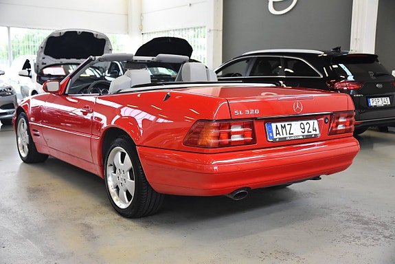 Mercedes-Benz SL320 5 of 5