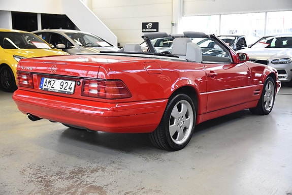 Mercedes-Benz SL320 4 of 5