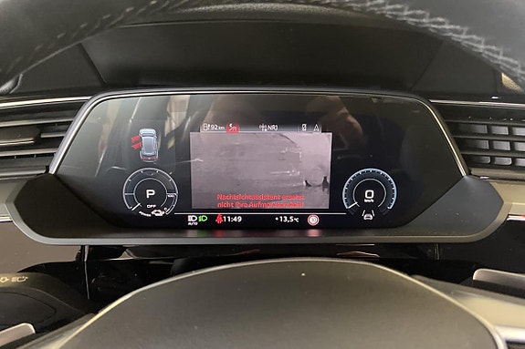 Audi e-tron 9 of 12