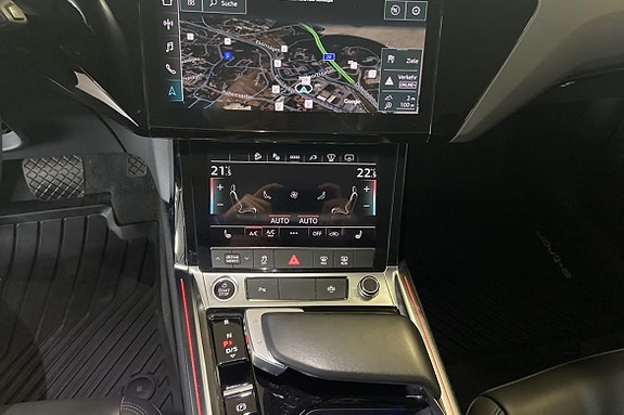 Audi e-tron 10 of 12