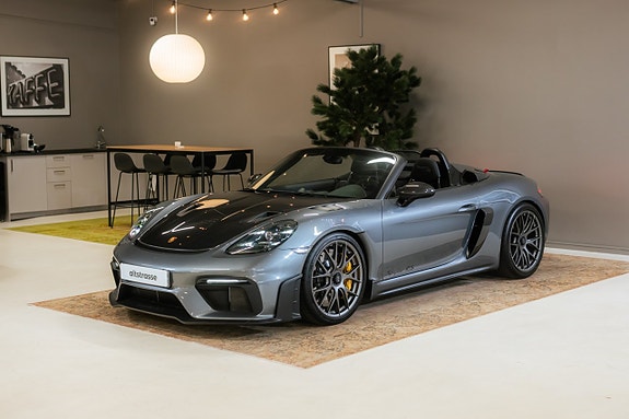 Porsche 718 Spyder RS 2 of 5