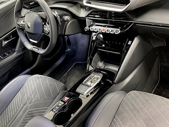 Peugeot 2008 12 of 17
