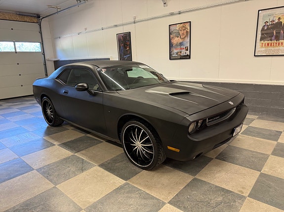 Dodge Challenger 3 of 5
