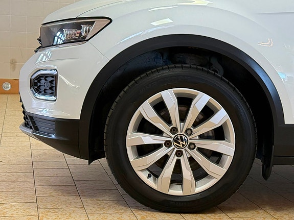 Volkswagen T-Roc 12 of 27