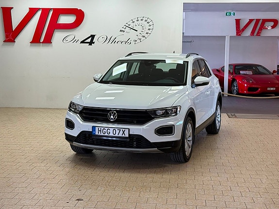 Volkswagen T-Roc 3 of 5