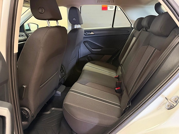 Volkswagen T-Roc 16 of 27