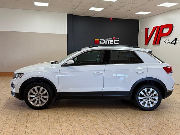 Volkswagen T-Roc 4 of 5