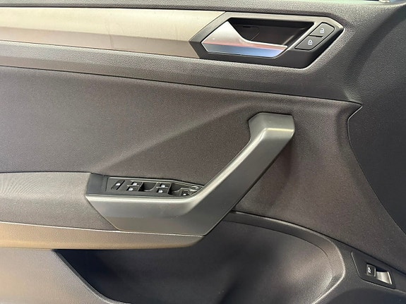 Volkswagen T-Roc 26 of 27