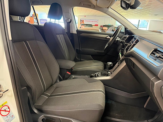 Volkswagen T-Roc 19 of 27