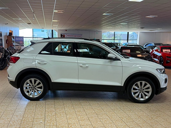 Volkswagen T-Roc 8 of 27