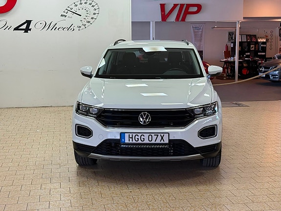 Volkswagen T-Roc 10 of 27