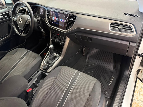 Volkswagen T-Roc 18 of 27