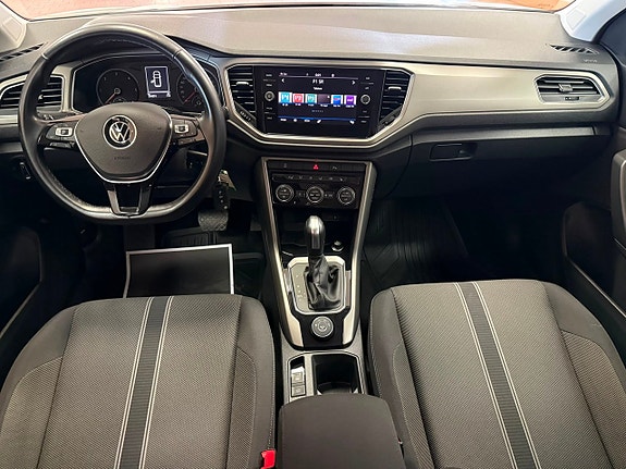 Volkswagen T-Roc 17 of 27