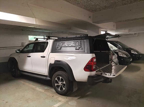 Toyota HiLux 7 of 13