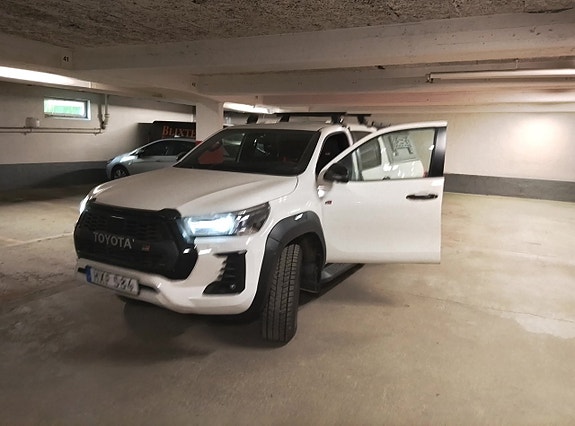 Toyota HiLux 4 of 13