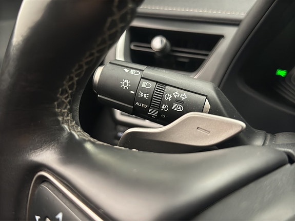 Lexus UX300e 15 of 30