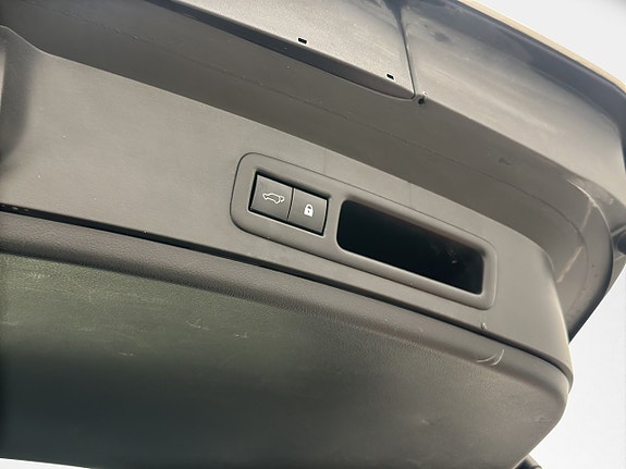 Lexus UX300e 30 of 30
