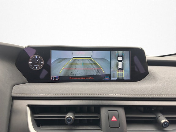 Lexus UX300e 20 of 30