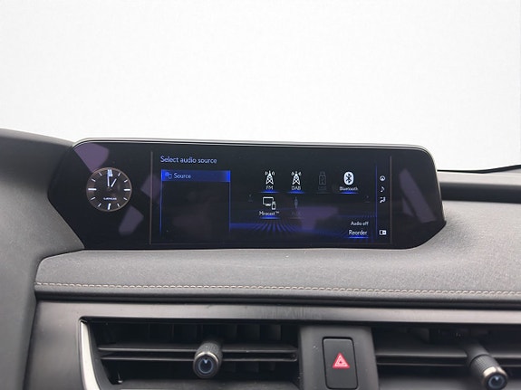 Lexus UX300e 22 of 30