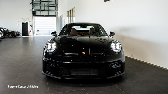 Porsche 911 GT3 2 of 5