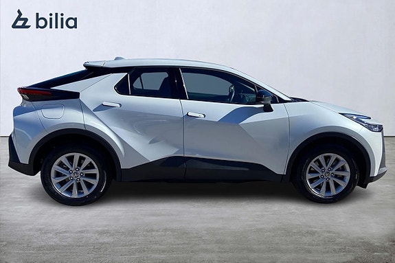 Toyota C-HR 18 of 21