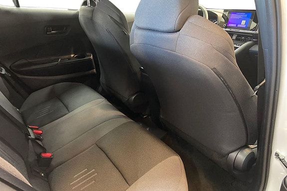 Toyota C-HR 9 of 21