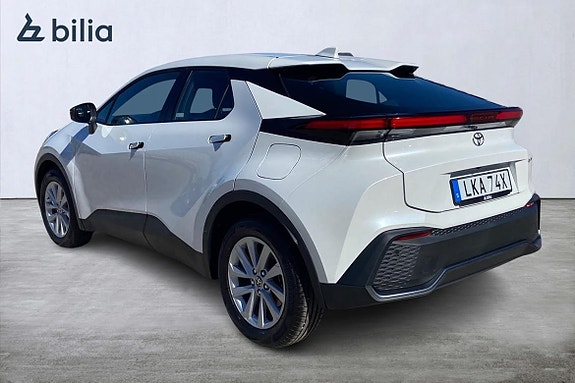 Toyota C-HR 2 of 21