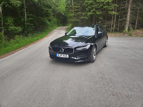 Volvo V90 2 of 5