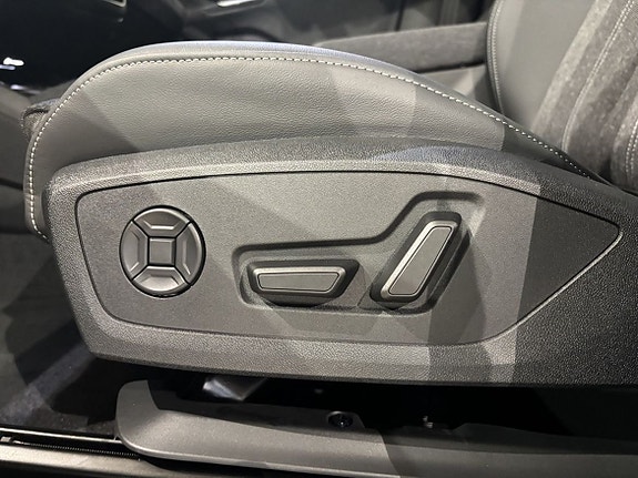 Audi Q6 e-tron 12 of 15