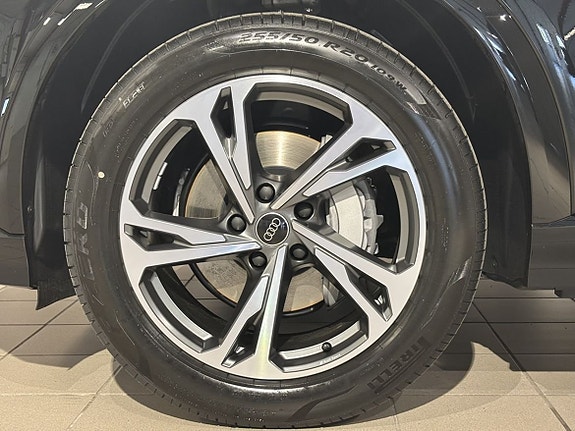 Audi Q6 e-tron 3 of 5