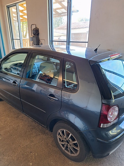 Volkswagen Polo 2 of 5