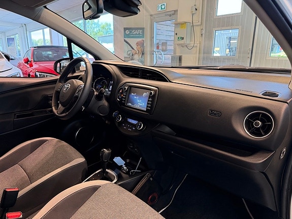Toyota Yaris 9 of 28